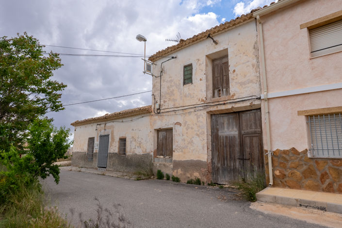 Image No.26-2 Bed Farmhouse for sale