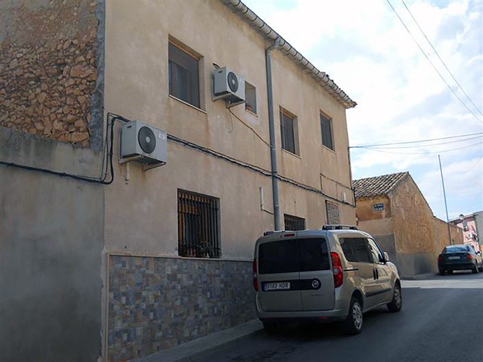 Image No.2-4 Bed Townhouse for sale