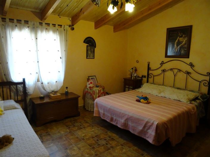 Image No.10-4 Bed Country House for sale