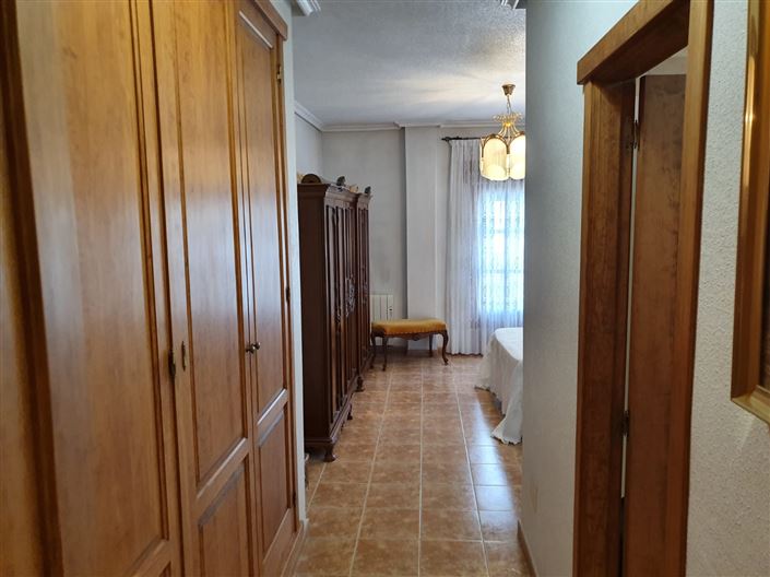 Image No.20-3 Bed Townhouse for sale