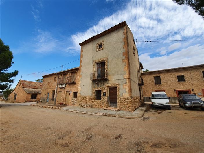 Image No.2-5 Bed Country House for sale