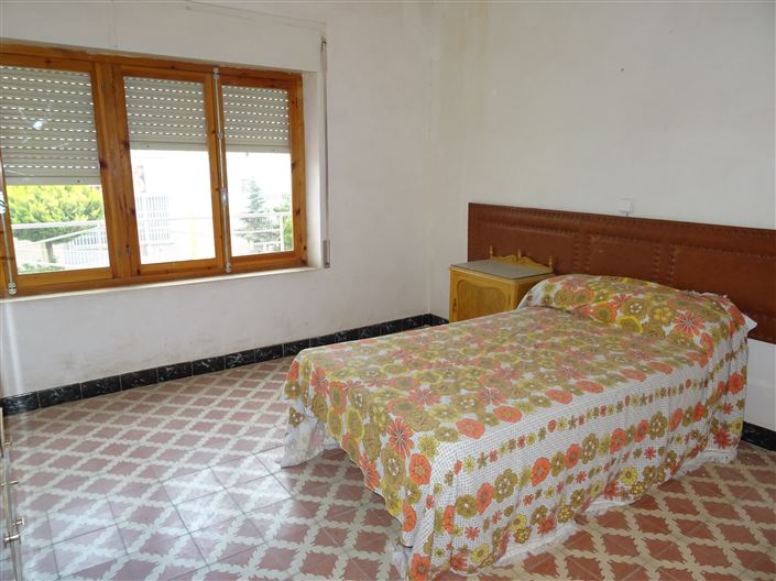 Image No.25-7 Bed Townhouse for sale