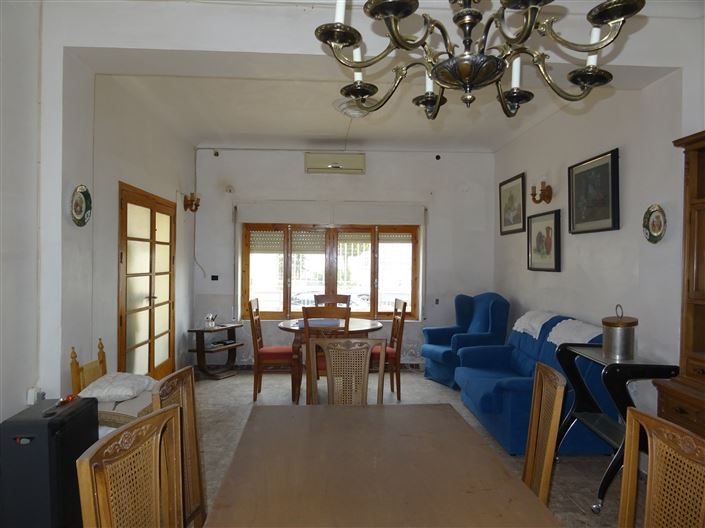 Image No.4-7 Bed Townhouse for sale