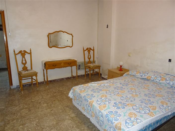 Image No.7-7 Bed Townhouse for sale