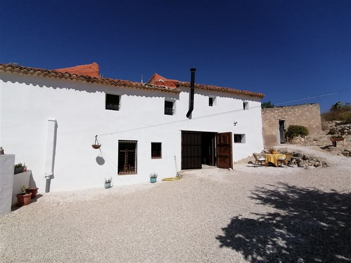 Image No.1-7 Bed Country House for sale