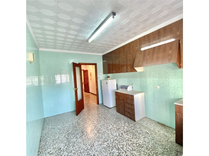 Image No.12-5 Bed Townhouse for sale