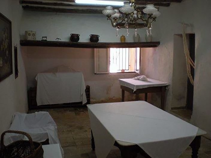 Image No.12-8 Bed Country House for sale