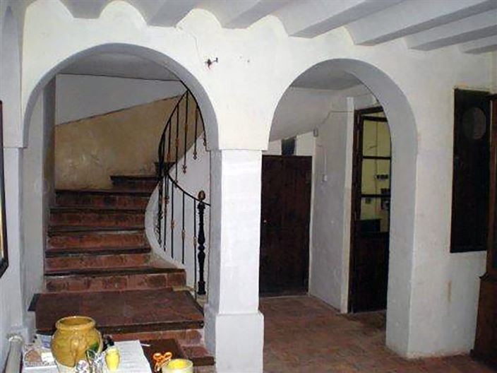 Image No.18-8 Bed Country House for sale