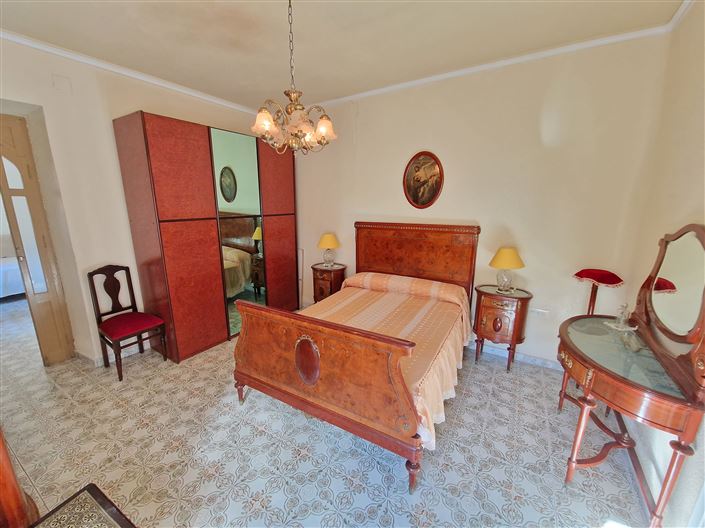 Image No.11-6 Bed Country House for sale