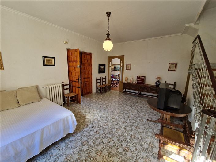 Image No.9-6 Bed Country House for sale