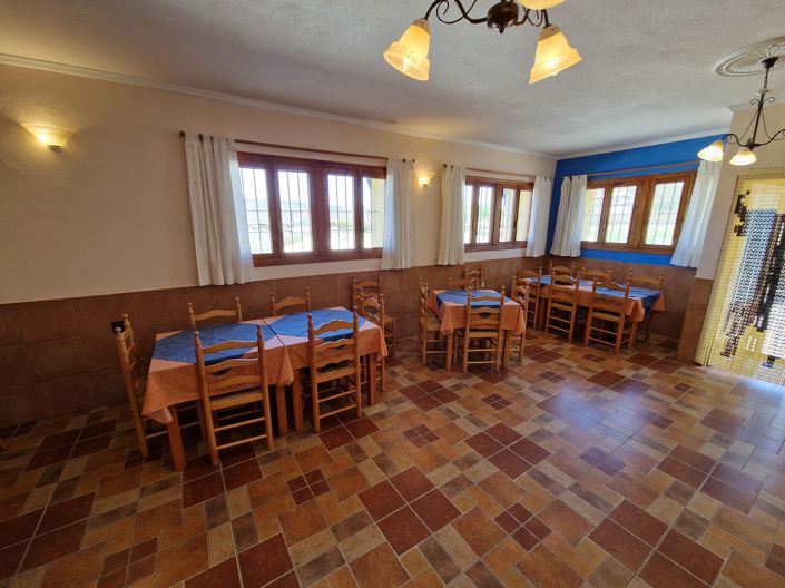 Image No.11-5 Bed Commercial for sale