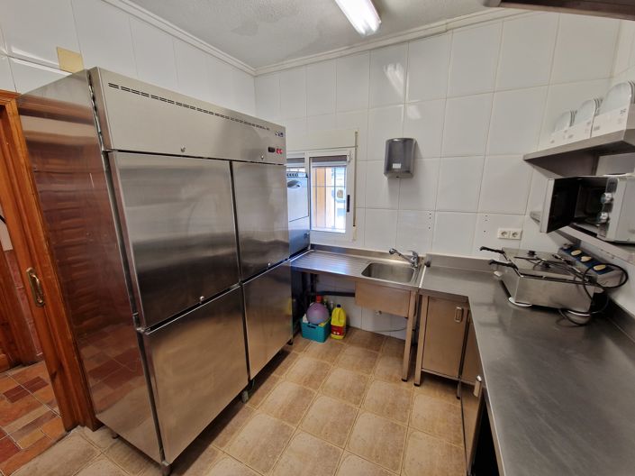 Image No.20-5 Bed Commercial for sale