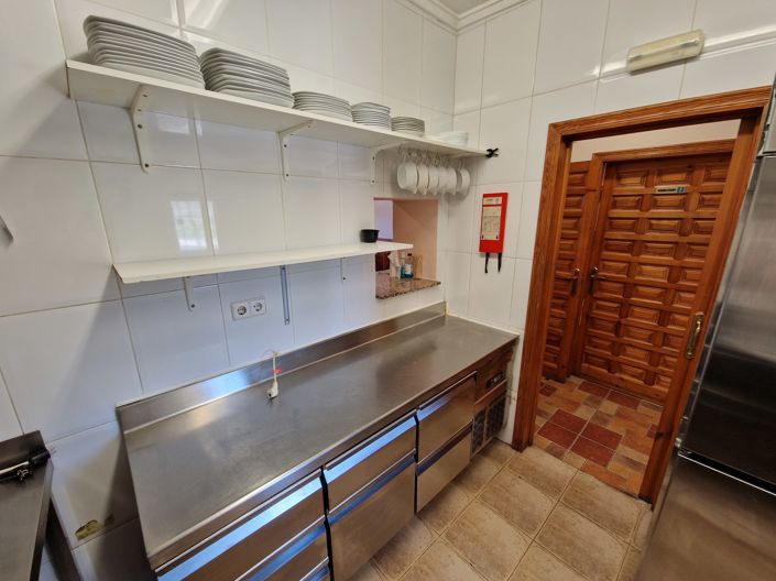 Image No.22-5 Bed Commercial for sale