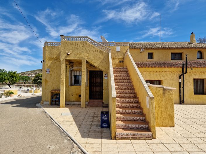 Image No.27-5 Bed Commercial for sale