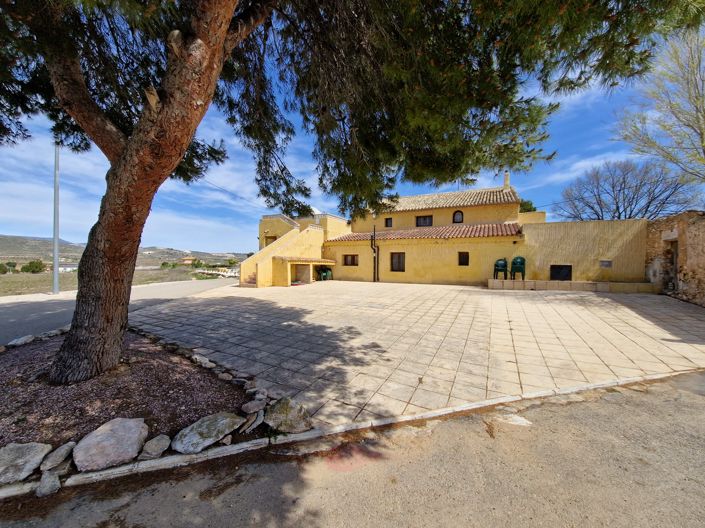 Image No.28-5 Bed Commercial for sale