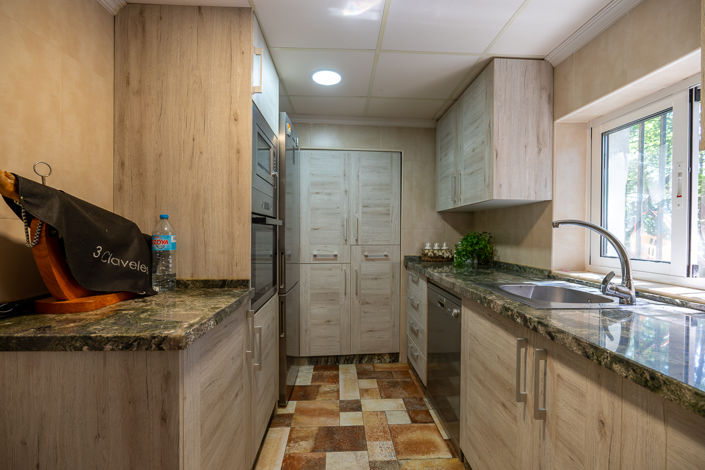 Image No.17-6 Bed Country House for sale