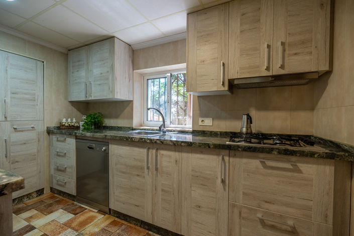 Image No.18-6 Bed Country House for sale