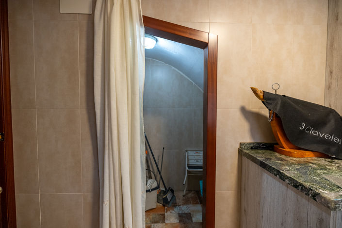 Image No.21-6 Bed Country House for sale