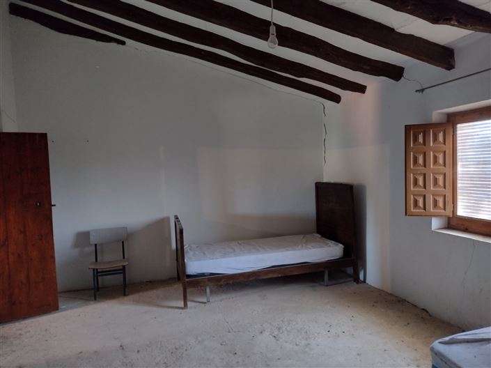 Image No.14-4 Bed Farmhouse for sale