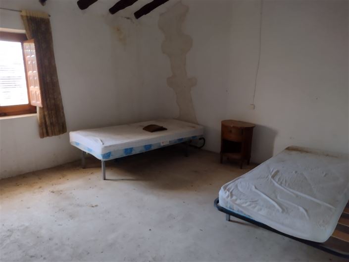 Image No.15-4 Bed Farmhouse for sale