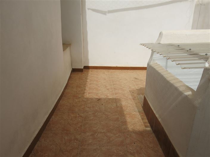 Image No.20-2 Bed Townhouse for sale