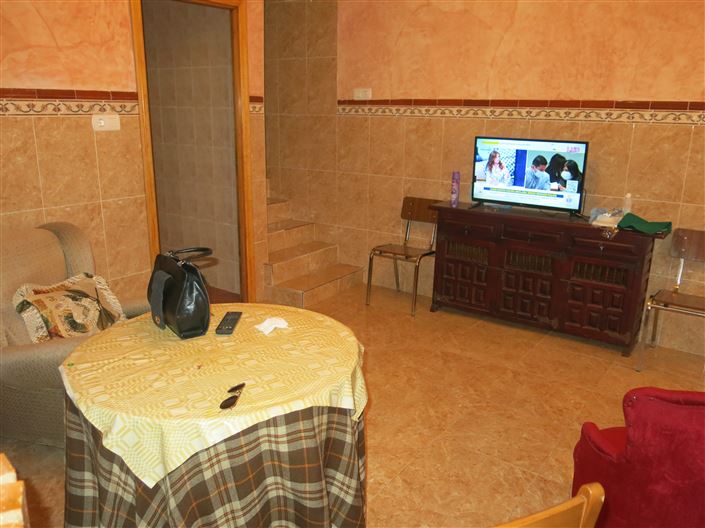 Image No.8-2 Bed Townhouse for sale