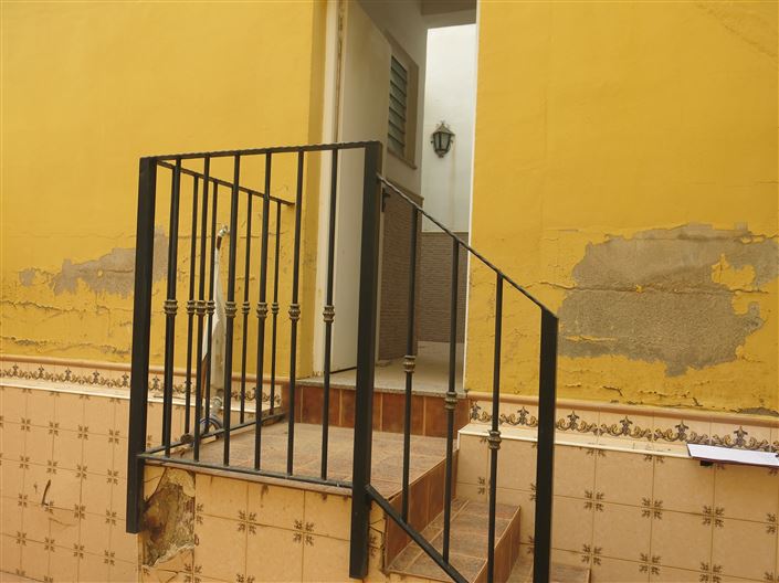 Image No.12-2 Bed Townhouse for sale