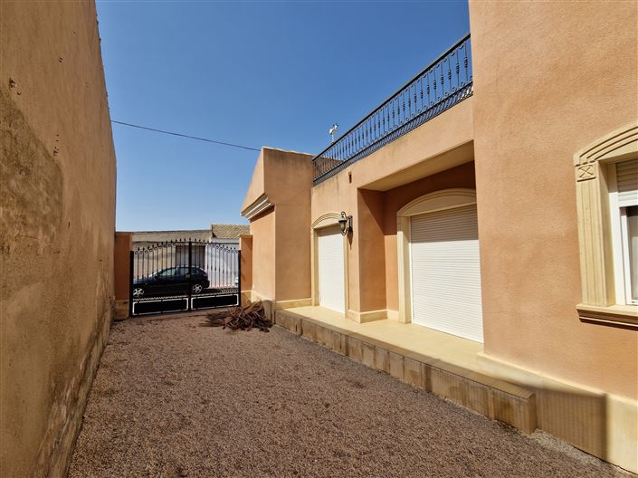 Image No.29-5 Bed Townhouse for sale