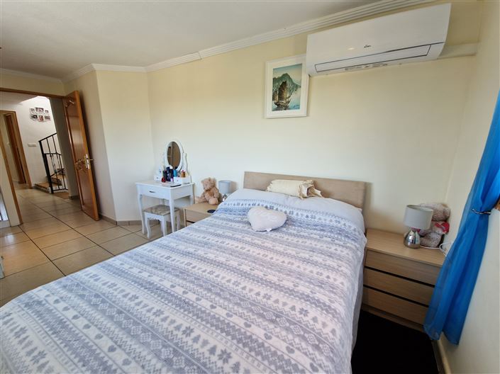 Image No.23-3 Bed Townhouse for sale