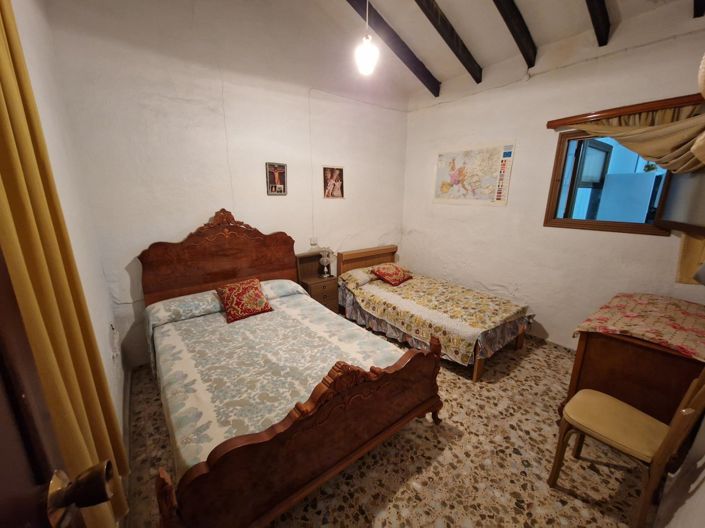 Image No.11-4 Bed Townhouse for sale