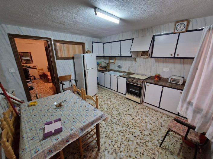 Image No.20-4 Bed Townhouse for sale