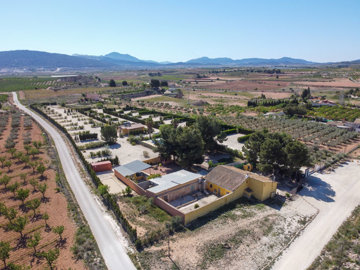 3251charming3bedroomcountryhousewithspaciouse