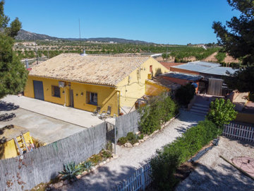 3251charming3bedroomcountryhousewithspaciouse