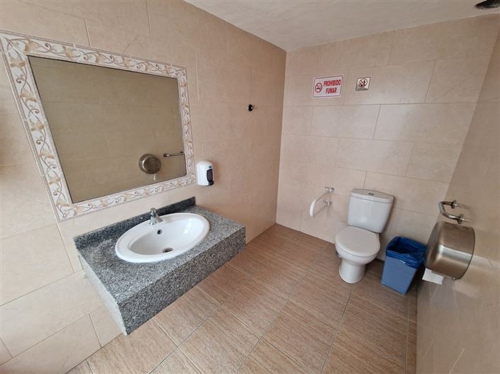 Image No.21-Commercial de 4 chambres à vendre à Canada de la Lena