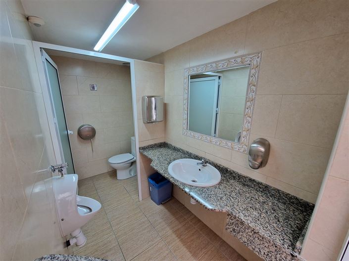 Image No.22-Commercial de 4 chambres à vendre à Canada de la Lena