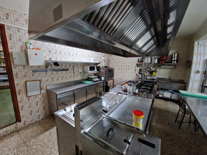 Image No.24-4 Bed Commercial for sale