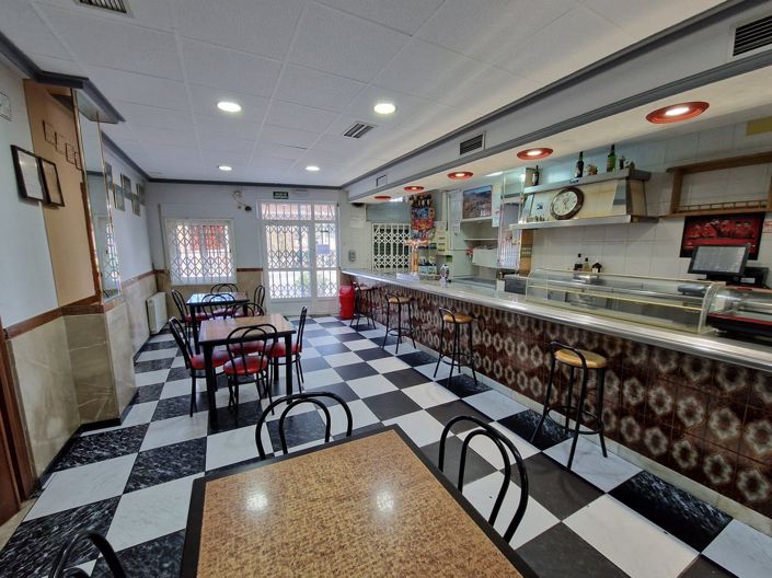 Image No.5-4 Bed Commercial for sale
