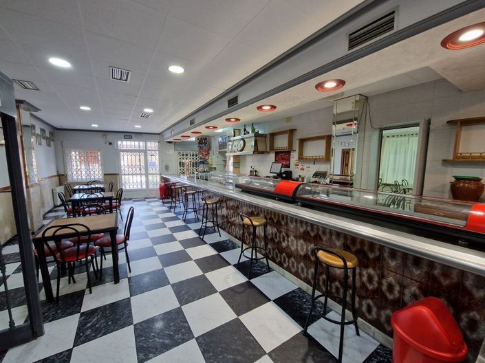 Image No.8-4 Bed Commercial for sale