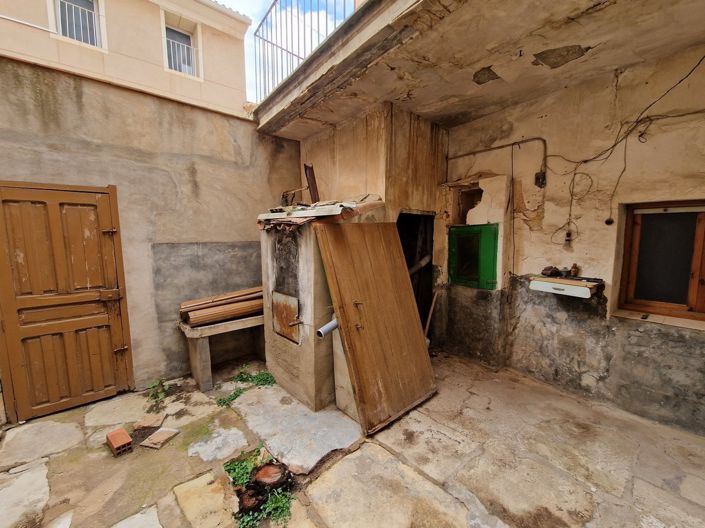 Image No.20-7 Bed Townhouse for sale