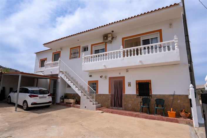 Image No.2-9 Bed Country House for sale