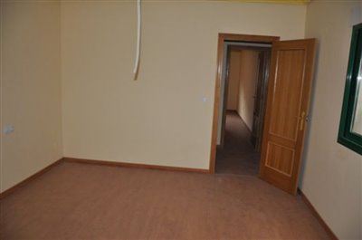 3377spaciousapartmentwithparkingspace08062311