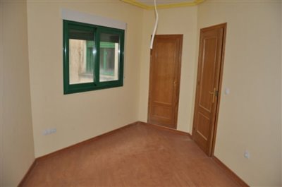 3377spaciousapartmentwithparkingspace08062311
