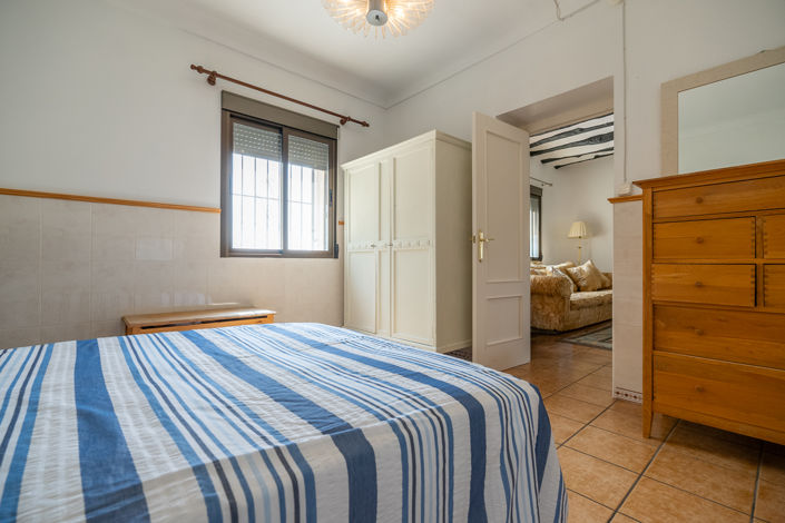 Image No.10-6 Bed Country House for sale