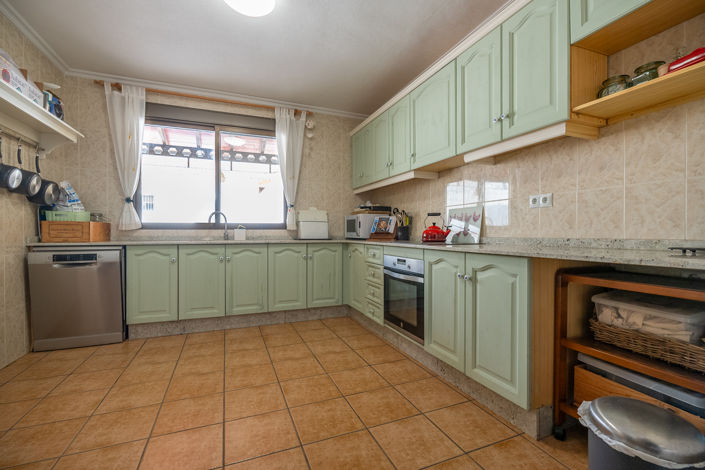 Image No.17-6 Bed Country House for sale