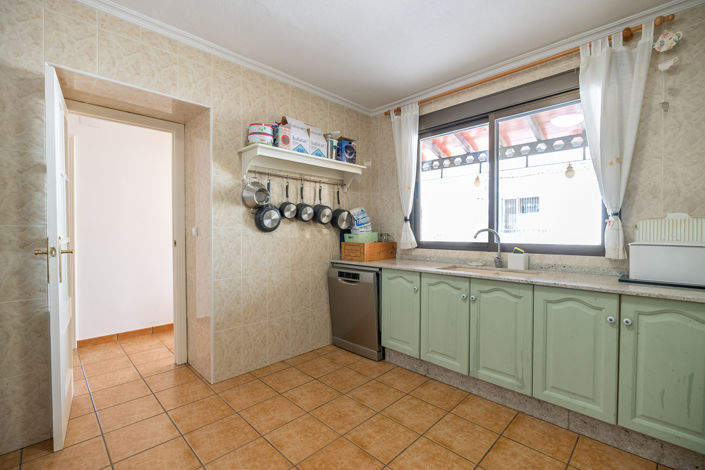Image No.18-6 Bed Country House for sale