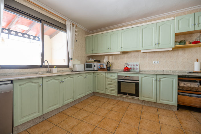 Image No.19-6 Bed Country House for sale