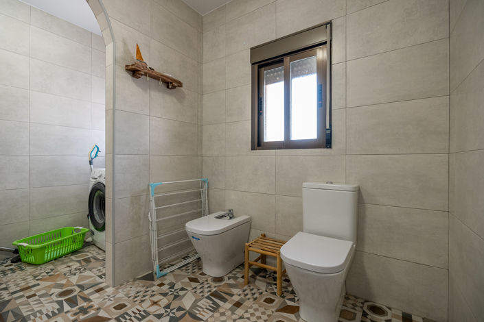 Image No.24-6 Bed Country House for sale