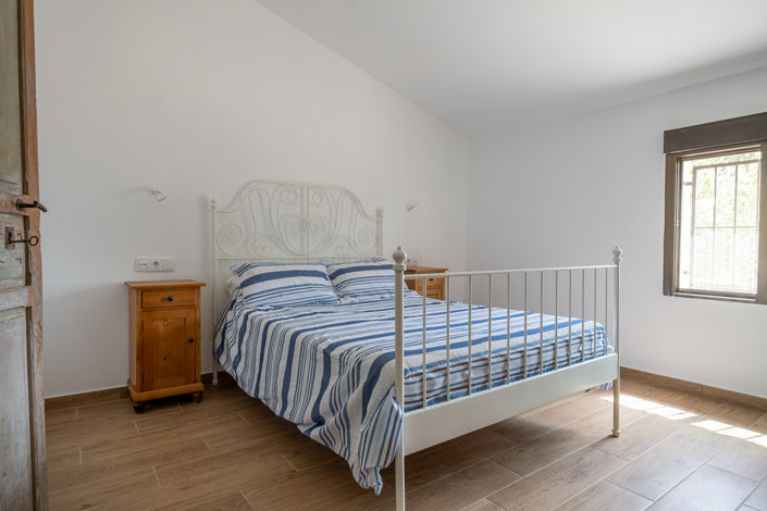 Image No.30-6 Bed Country House for sale