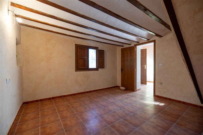 Image No.10-4 Bed Country House for sale