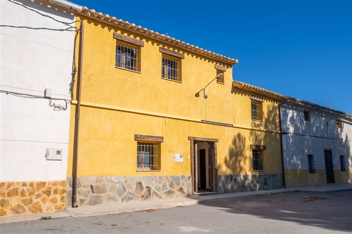 Image No.2-4 Bed Country House for sale